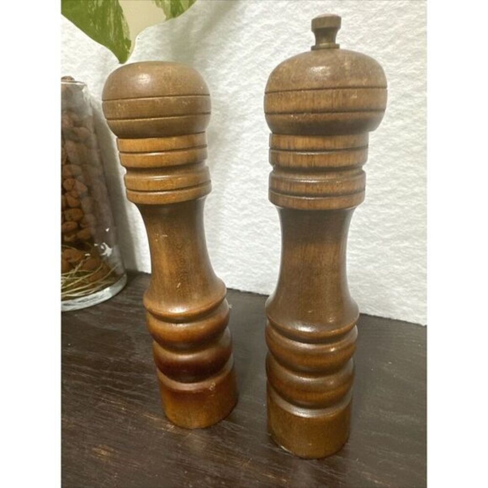 Vintage Wooden‎ Salt (6.75") & Pepper Shaker Mill Grinder (7.75") Set 70s Decor